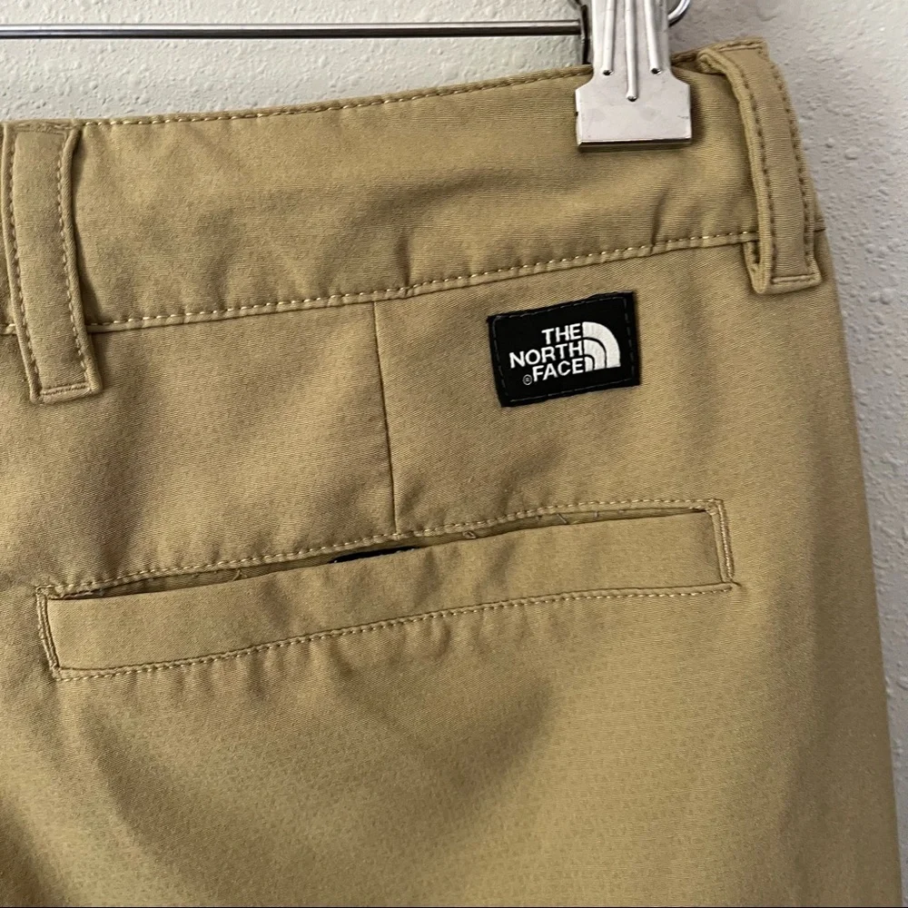 The North Face FLASHDRY Khaki Shorts Size 32